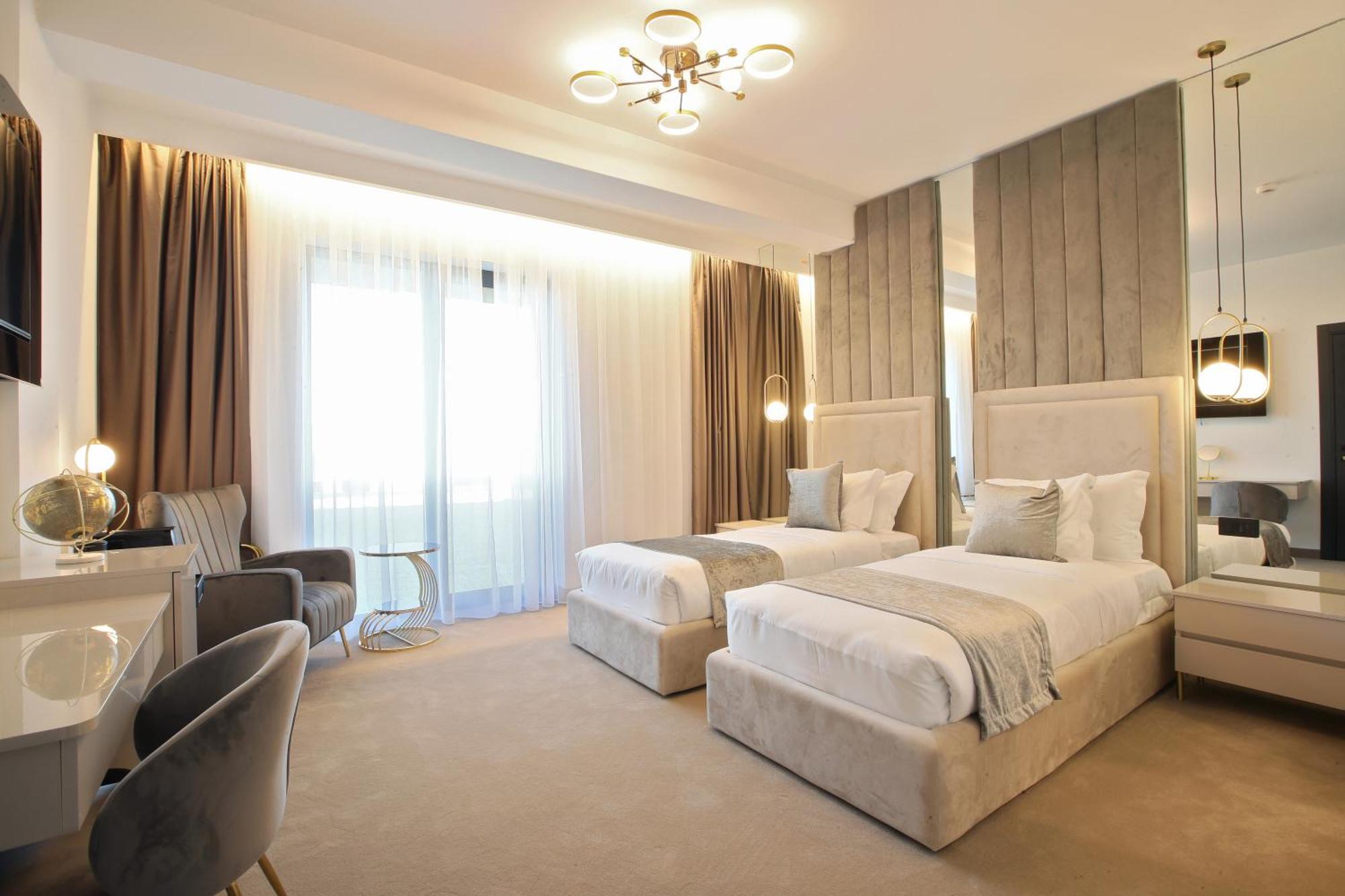 Hotel Artemis Орадя Экстерьер фото