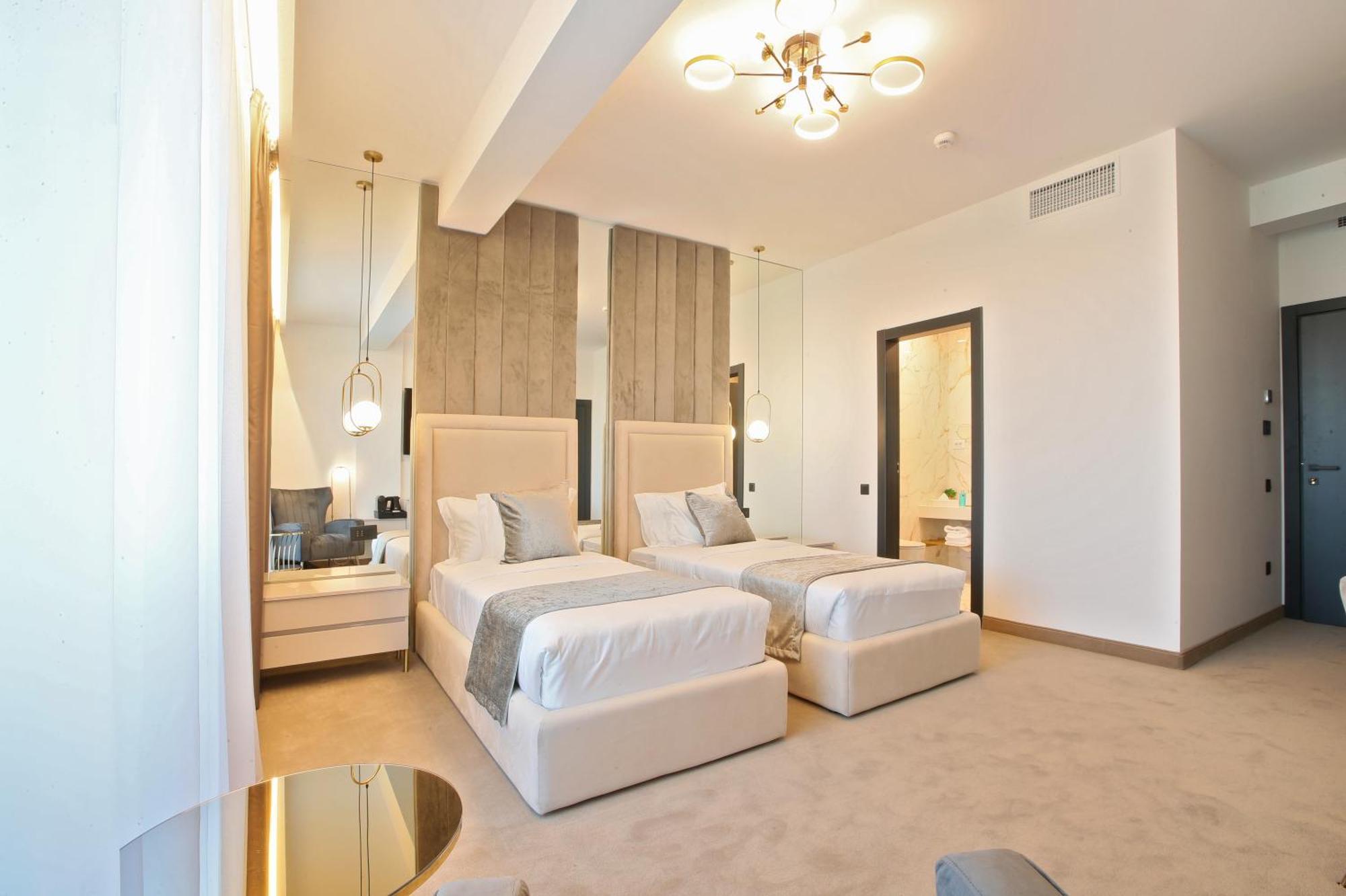Hotel Artemis Орадя Экстерьер фото